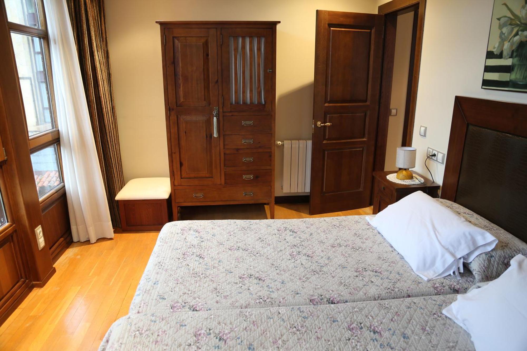 Apartamentos La Pontiga *** Infiesto Rum bild