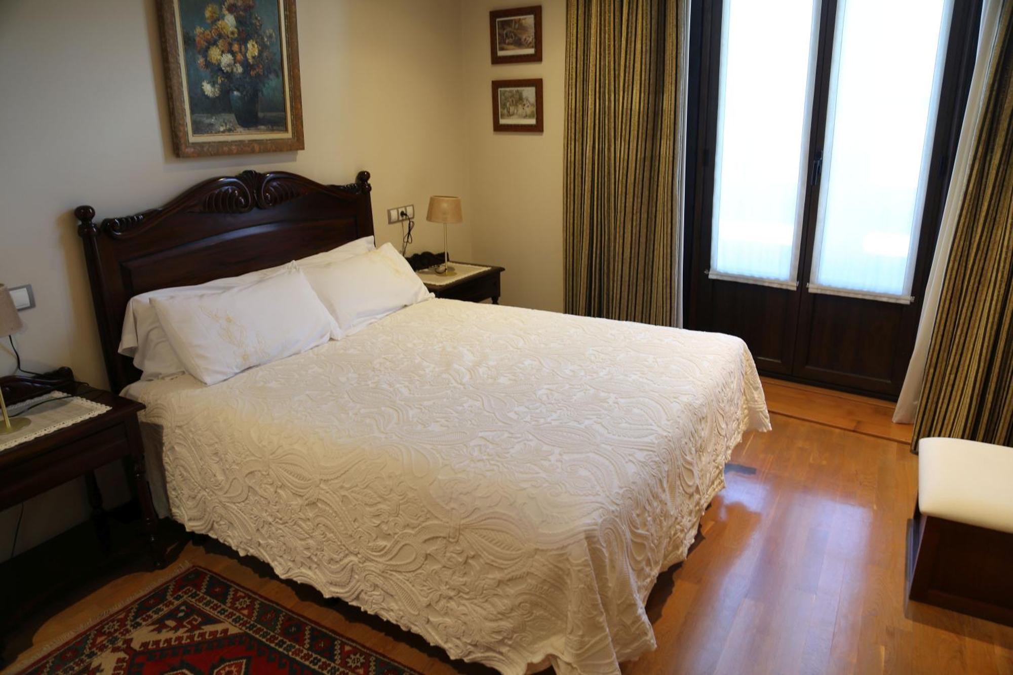 Apartamentos La Pontiga *** Infiesto Rum bild